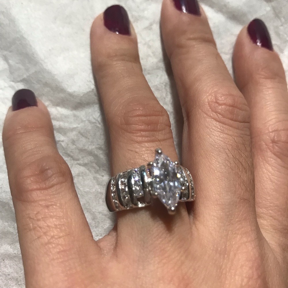 Gorgeous ring! ๐๐ - Picture 3 of 6